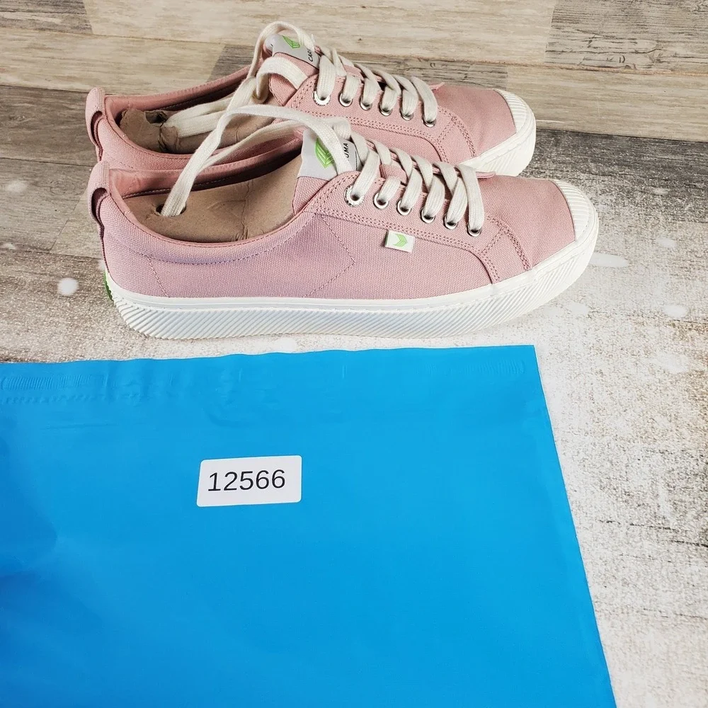 Cariuma OCA Low Womens Shoes Sz 10.5 Running Rose Canvas Lace Up Low Top Sneaker